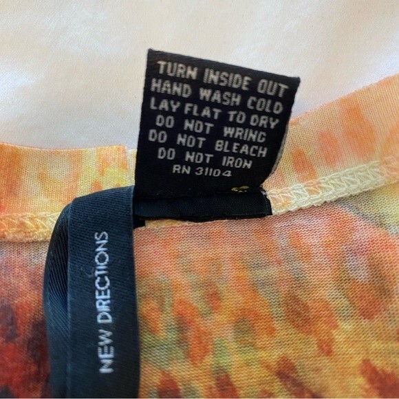 Floral Animal Print Studs Bling Red Blue Unique S Sleeve Top New Directions SZ L - Picture 9 of 9